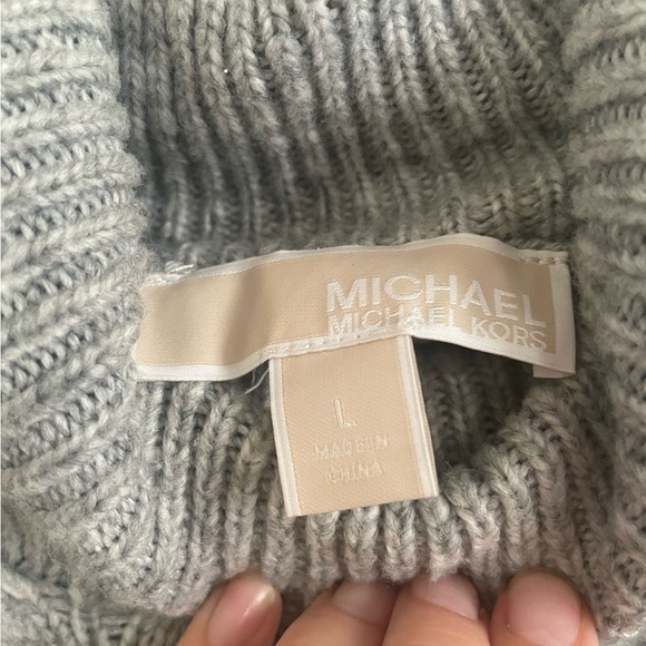 MICHAEL Michael Kors Gray Turtleneck Sweater. Pre-Owned. - Picture 7 of 8